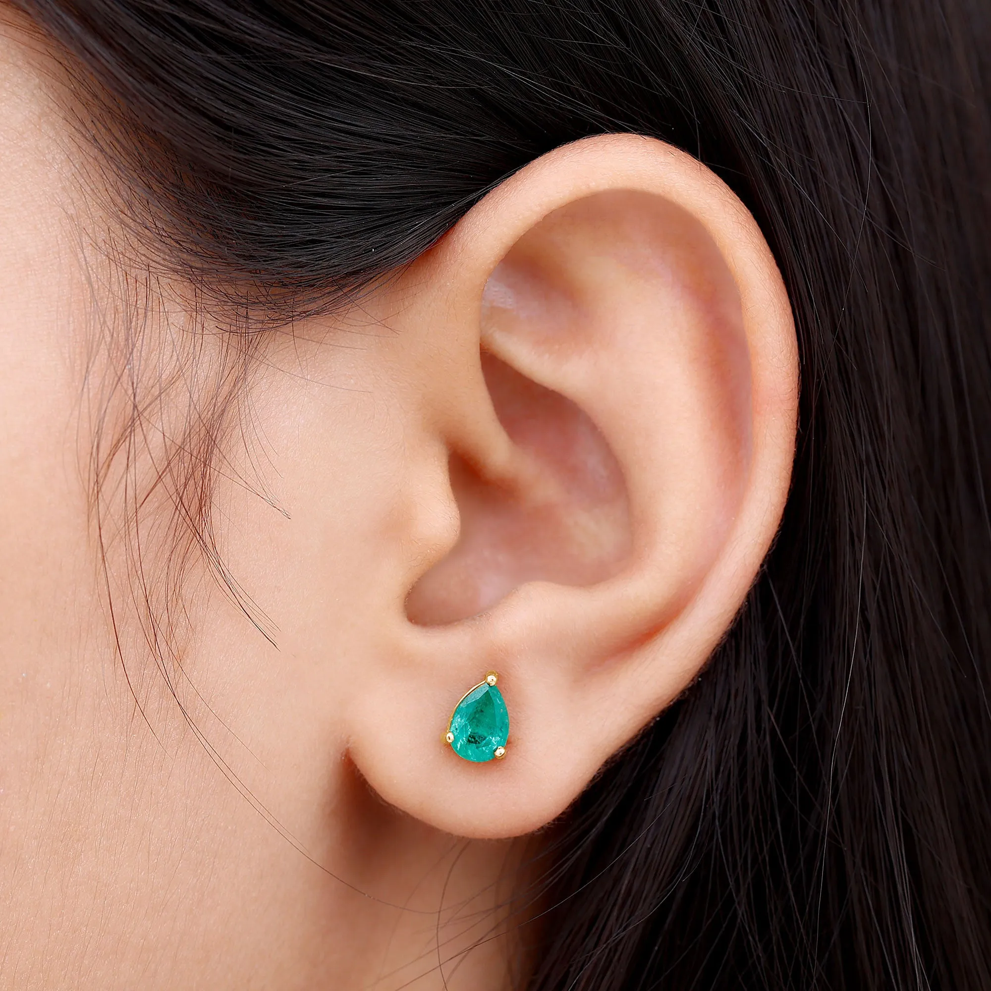 1.25 CT Pear Cut Solitaire Emerald Stud Earring in Gold