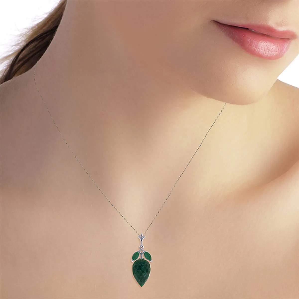 13.4 Carat 14K Solid White Gold Apparently Simple Emerald Necklace