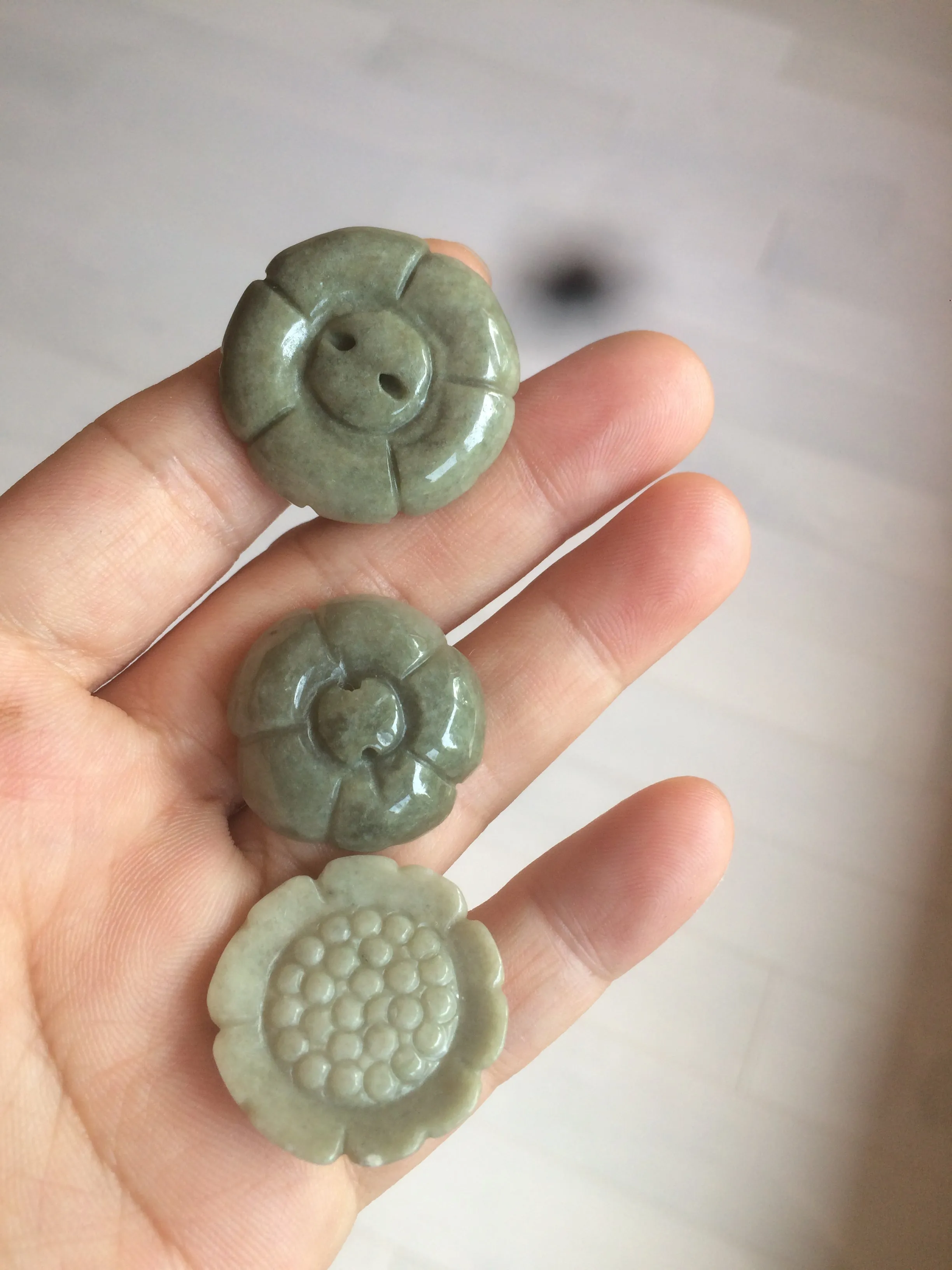 23.3-28mm 100% natural light green/yellow/gray carved sunflower jadeite jade beads (supplies, add-on items) AY42