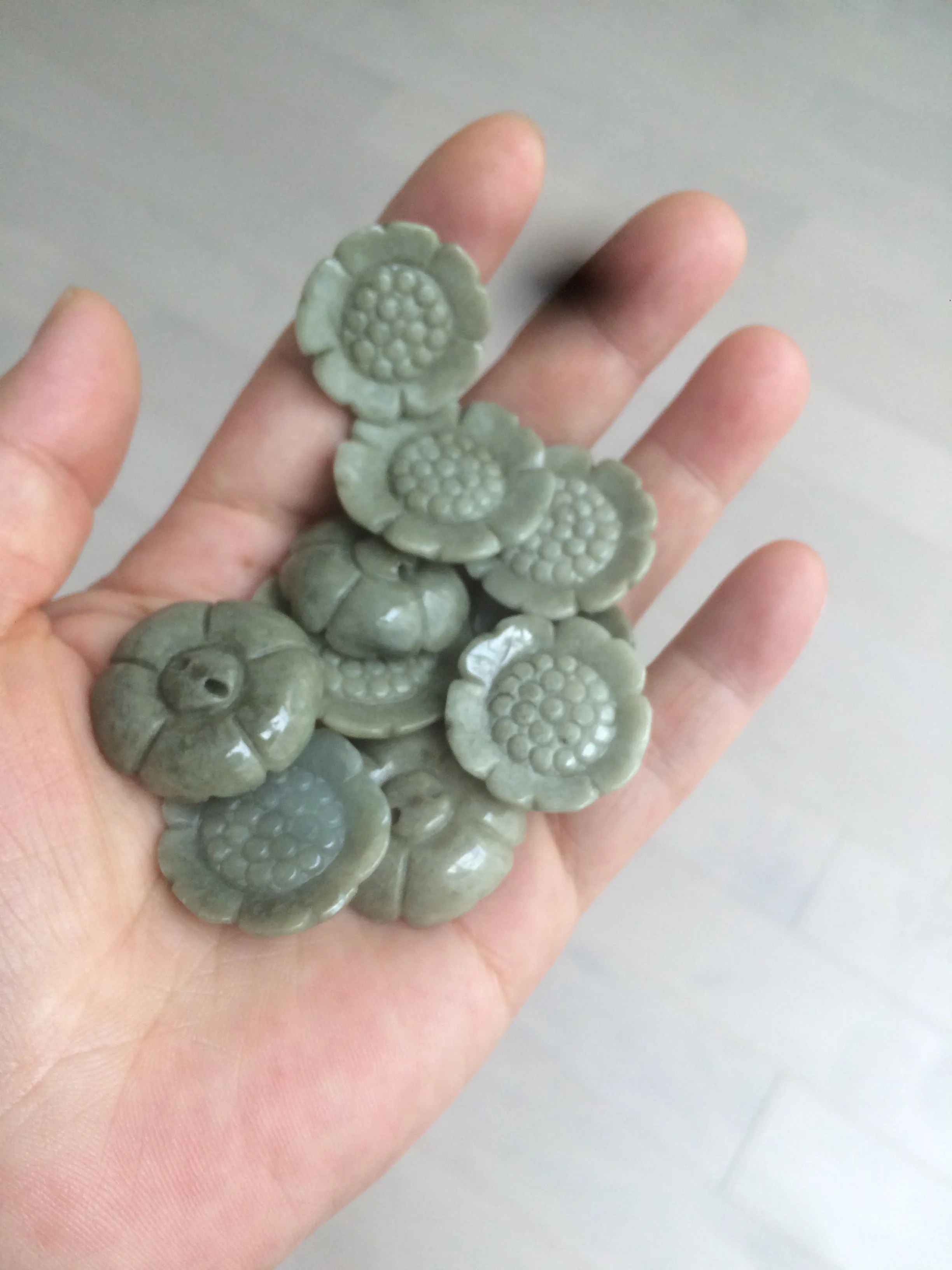 23.3-28mm 100% natural light green/yellow/gray carved sunflower jadeite jade beads (supplies, add-on items) AY42