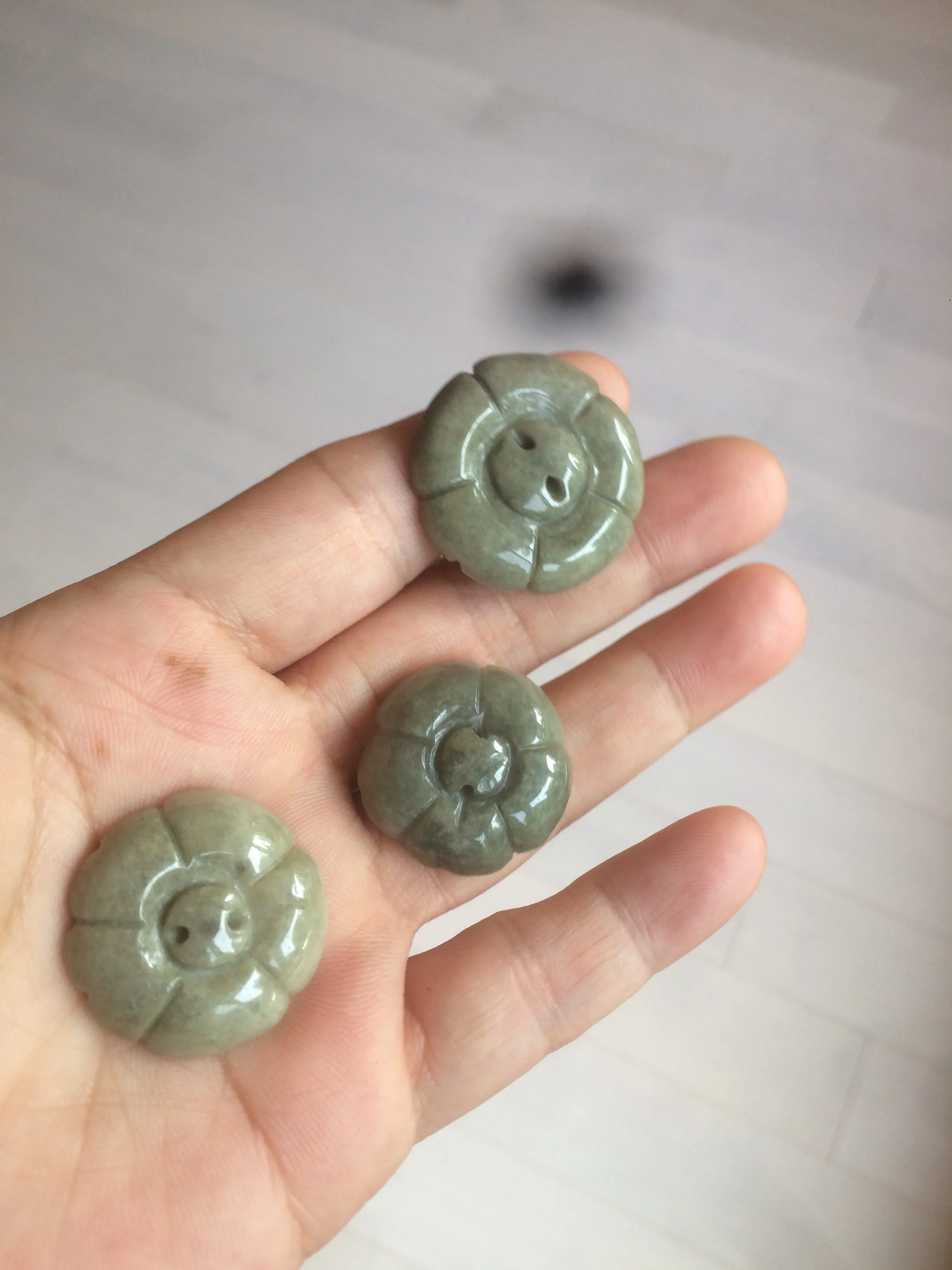 23.3-28mm 100% natural light green/yellow/gray carved sunflower jadeite jade beads (supplies, add-on items) AY42