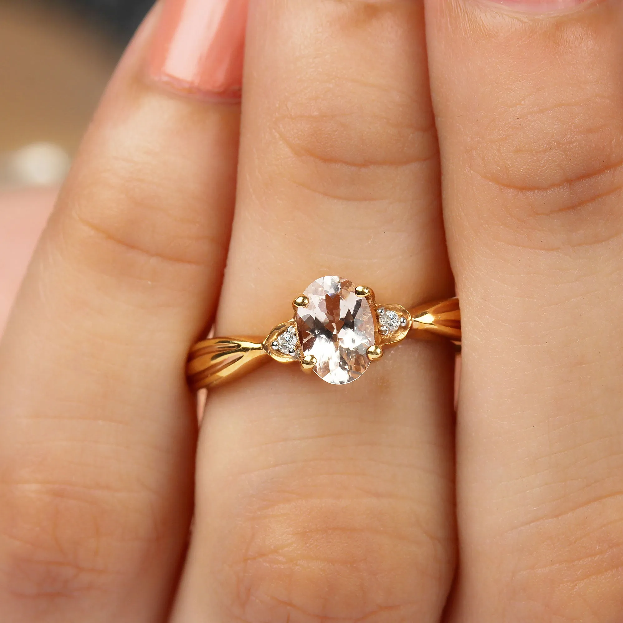 3/4 CT Oval Cut Morganite Solitaire Engagement Ring with Diamond