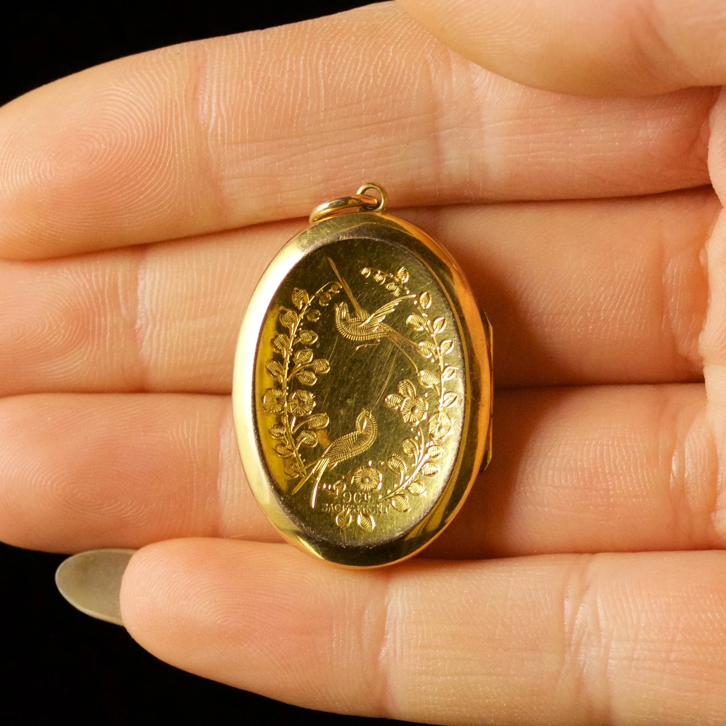 Antique Victorian Gold Locket 9Ct Circa 1900