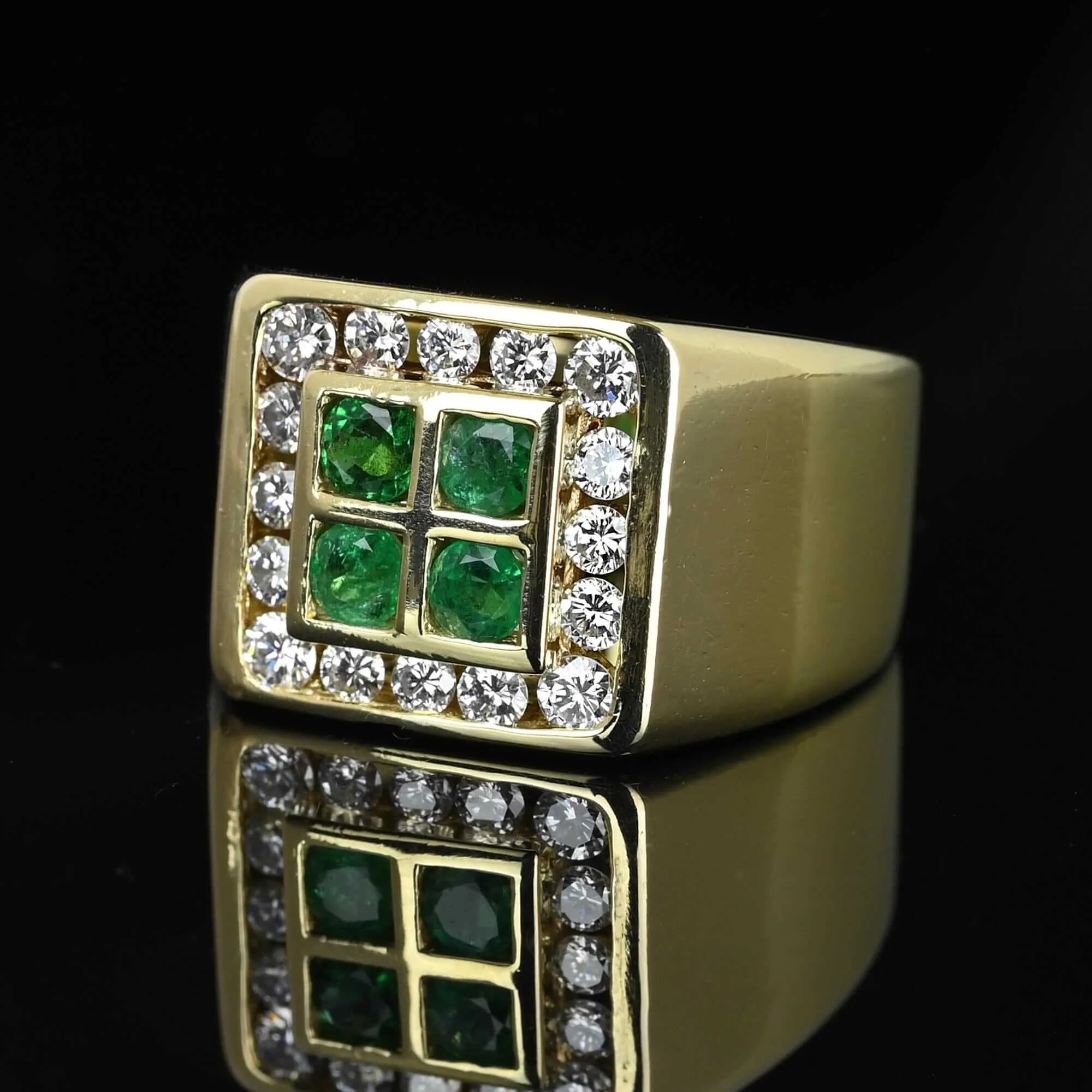 Exquisite Emerald Diamond Halo Cluster Signet Ring in 14K Gold