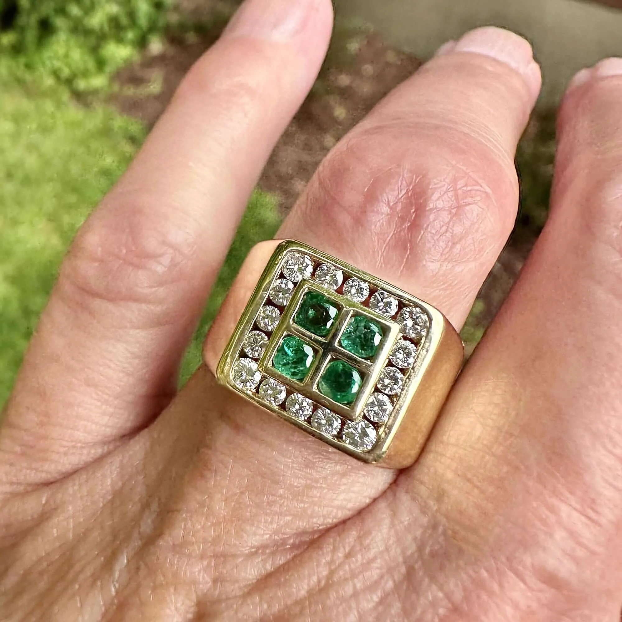 Exquisite Emerald Diamond Halo Cluster Signet Ring in 14K Gold