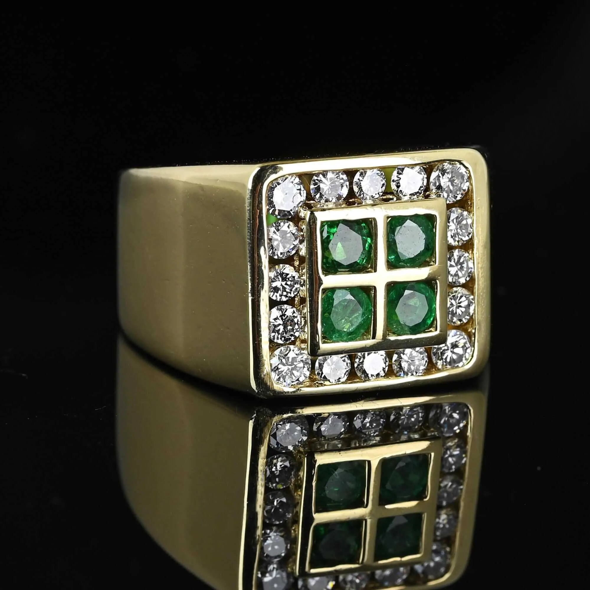 Exquisite Emerald Diamond Halo Cluster Signet Ring in 14K Gold