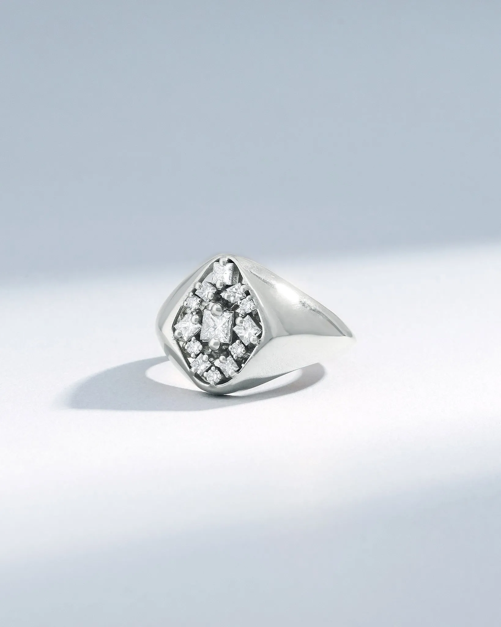 La Fantaisie Star Diamond Signet Ring