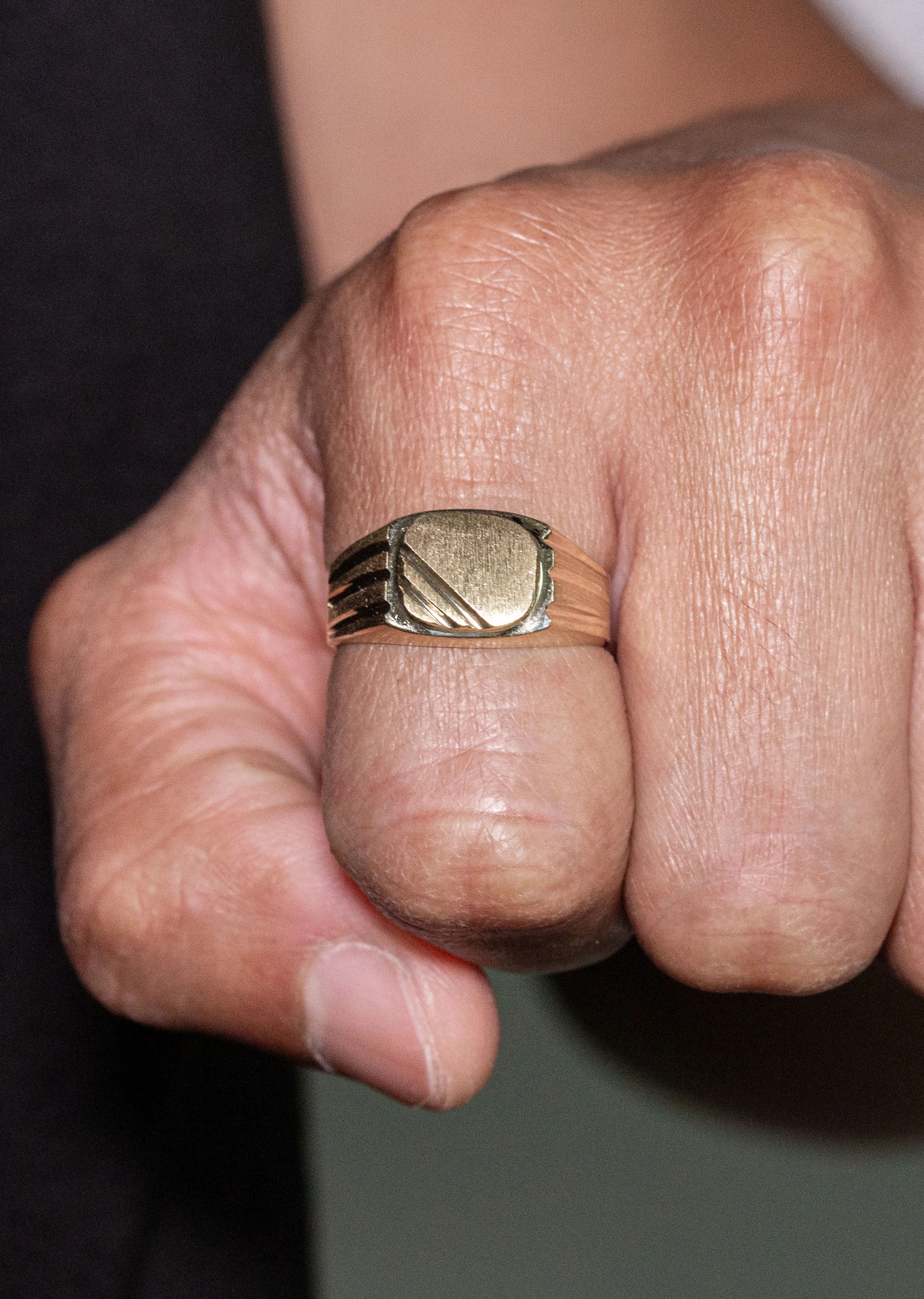 Mens Signet Ring - 10K Gold | 4 Grams