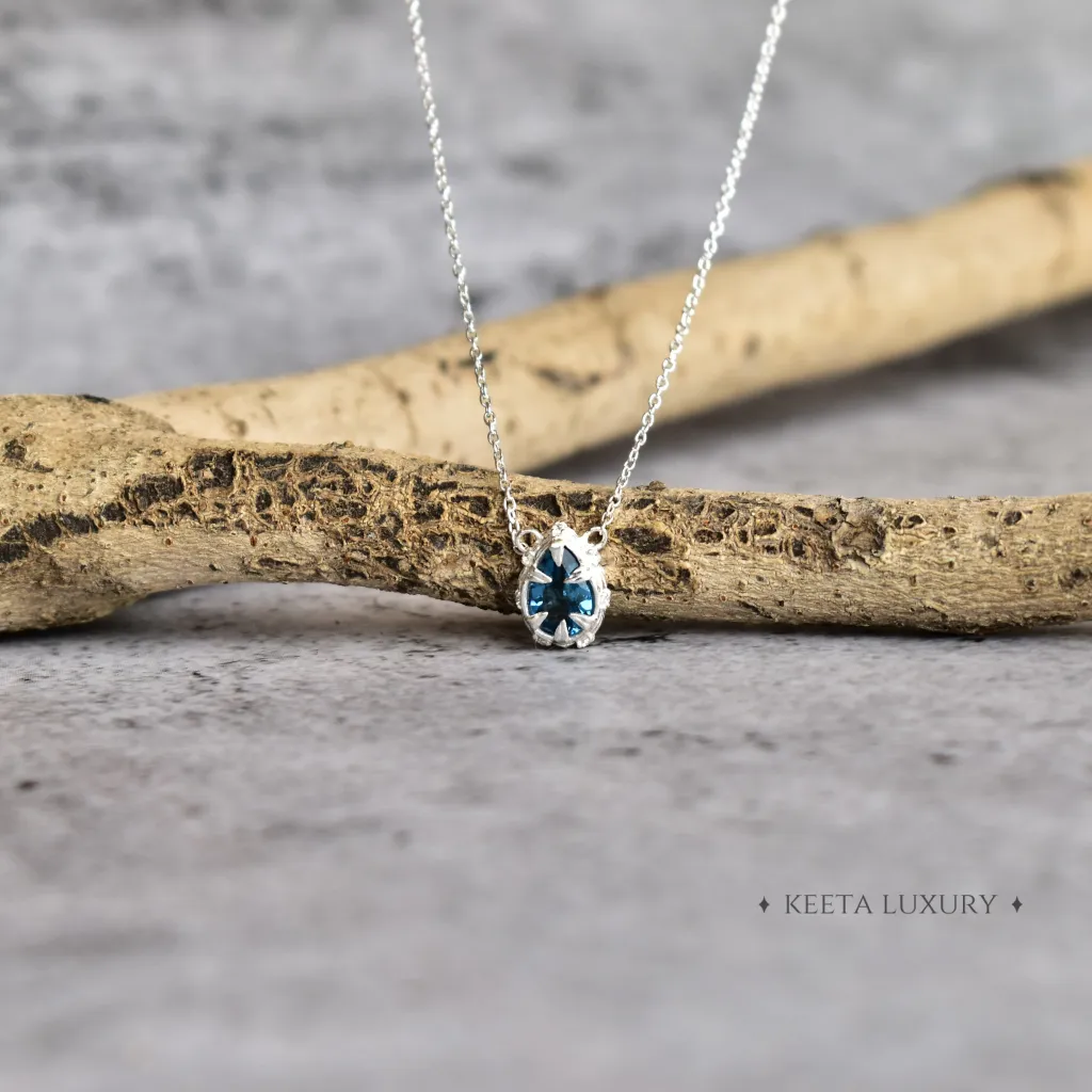 Nature Skin - Blue Topaz Necklace