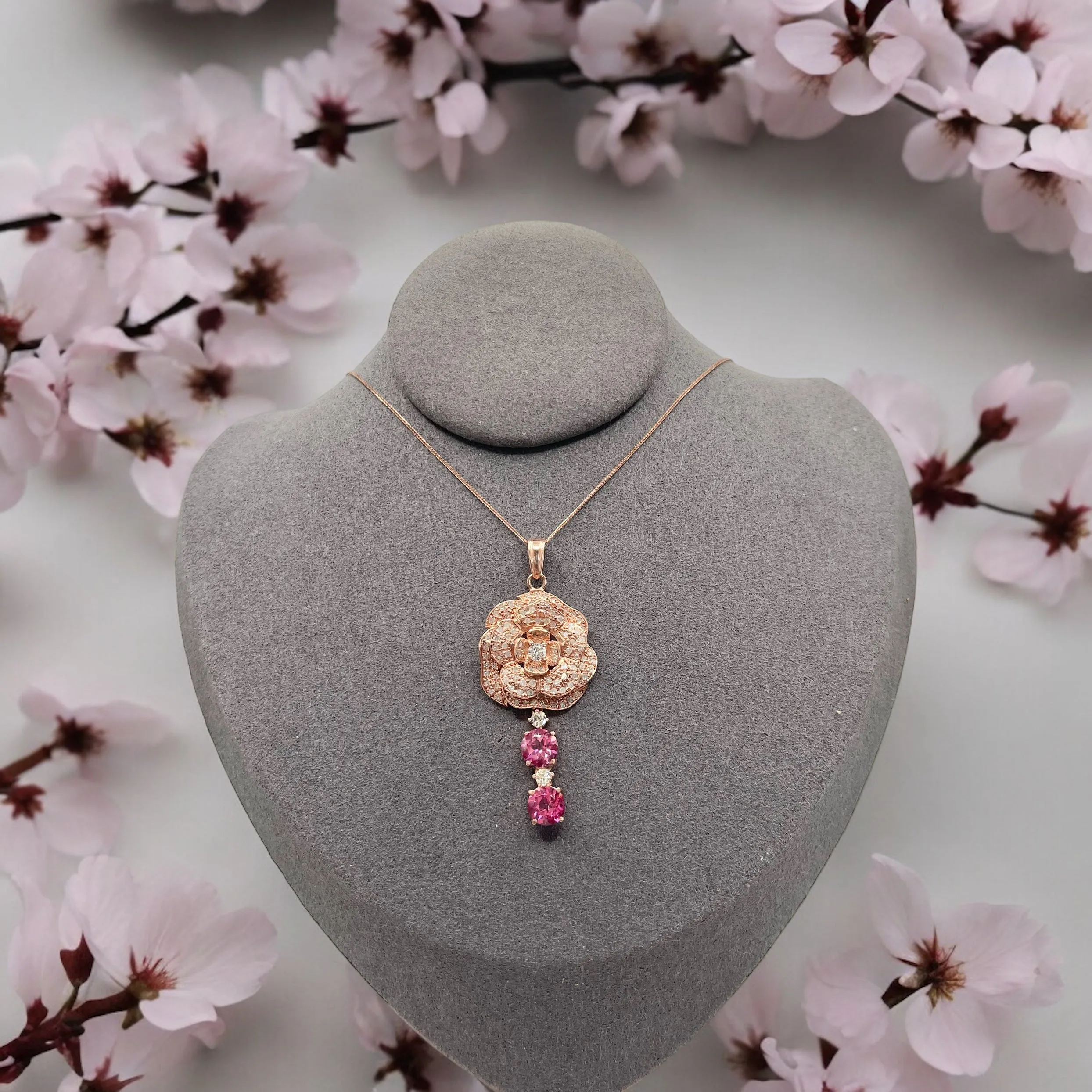 PINK TOPAZ IN YELLOW GOLD SETTING WITH GOLD CHAIN