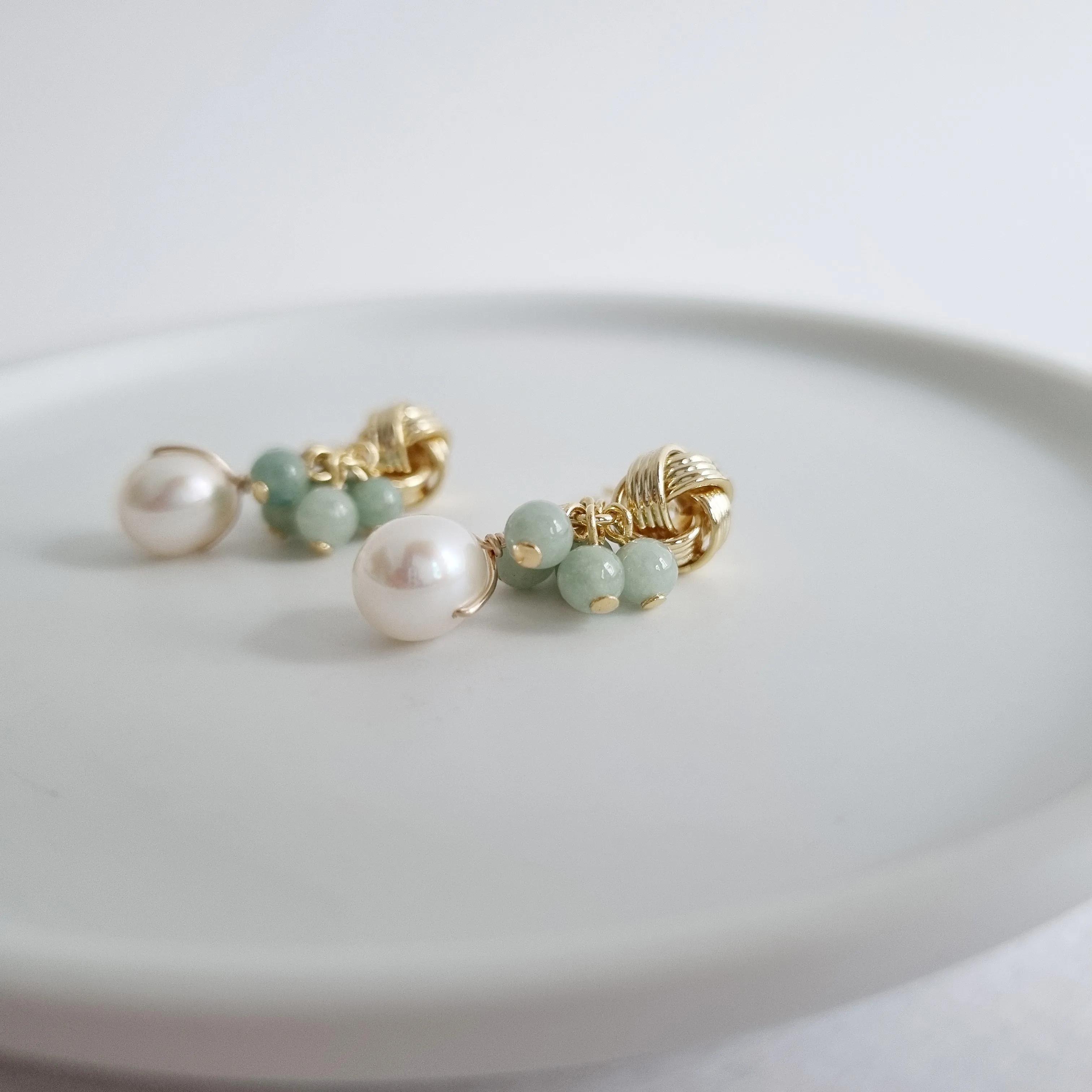 Regina Earrings / Jade / Freshwater Pearl