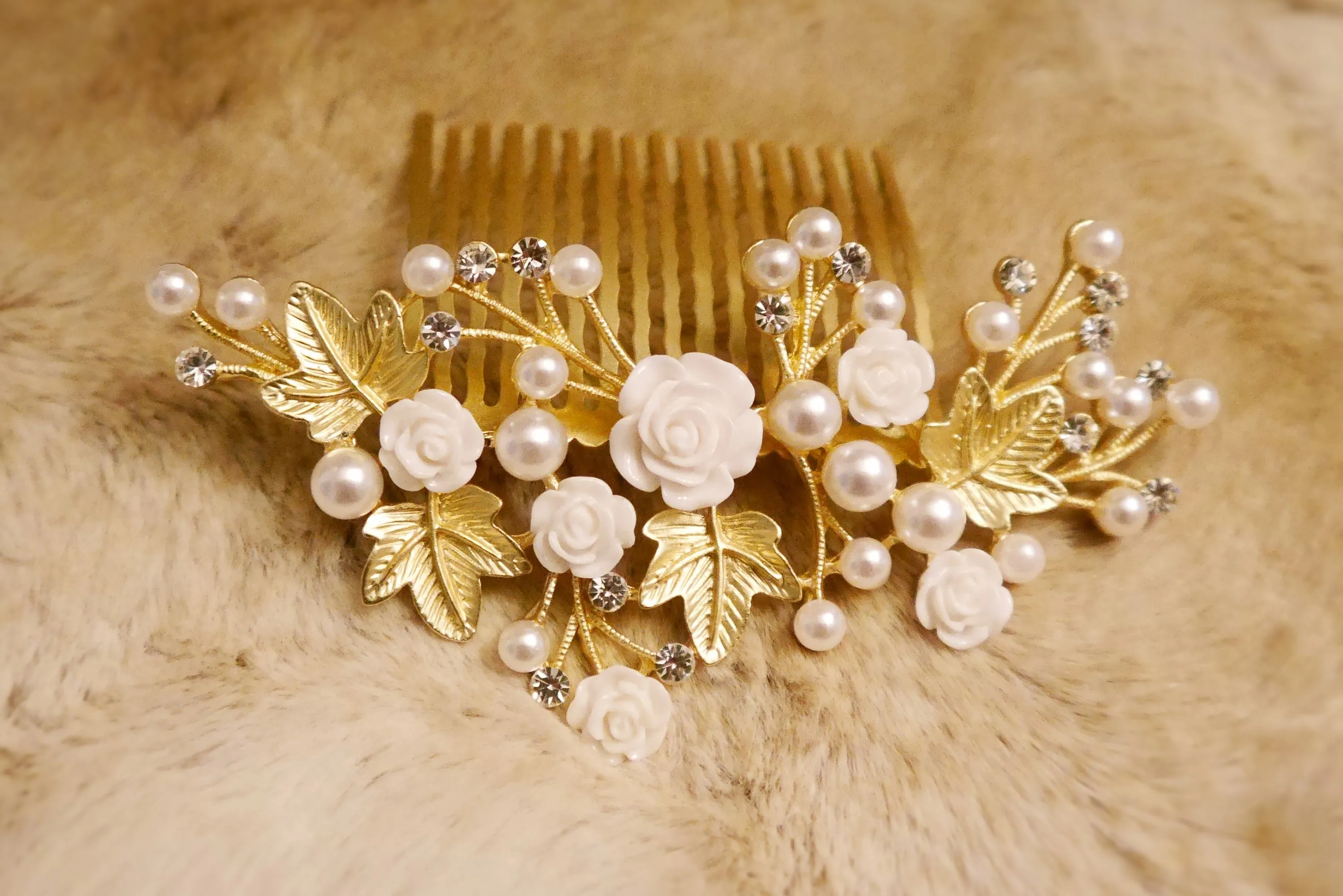 Sale! Pearl Flower Hair Accessory, Pearl Hair comb, Gold hair accessory, Flower leaf hair comb, Wedding hair jewelry, Bridal hair clip