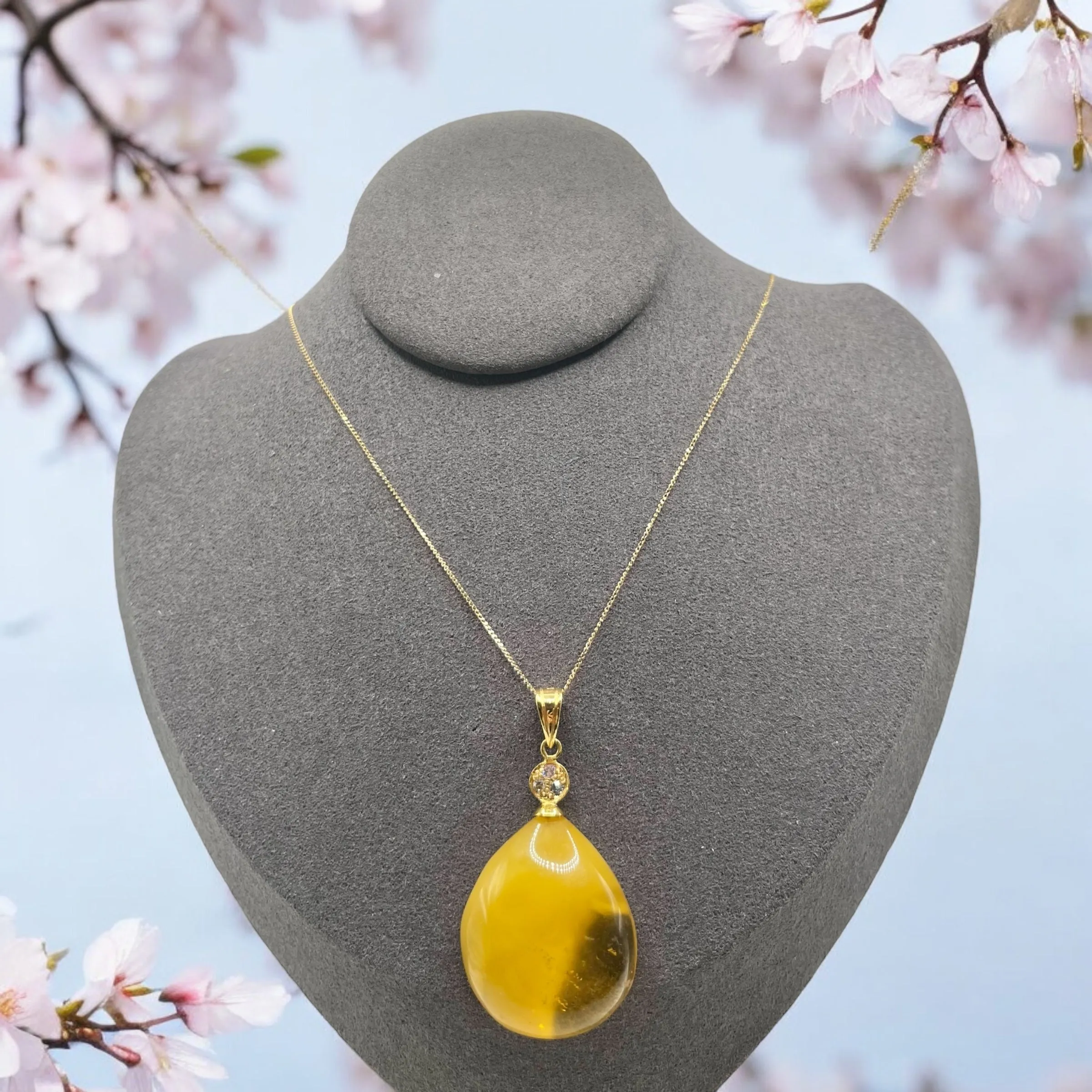 YELLOW AMBER NECKLACE